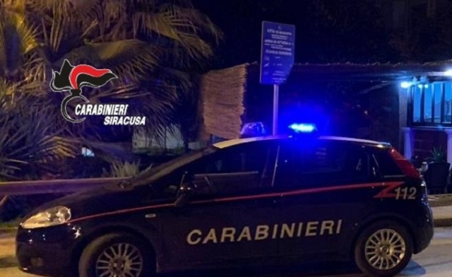 Augusta, in auto con oggetti atti allo scasso nel baule: denunciati