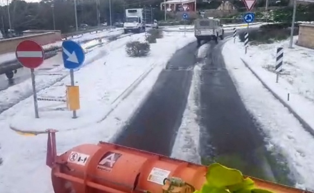 Canicattini Bagni, spazzaneve sulla Maremonti: ancora disagi