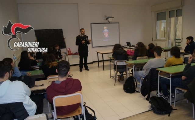 Canicattini Bagni, i Carabinieri incontrano studenti della scuola media “Giovanni Verga” e liceo “M. La Rosa” 