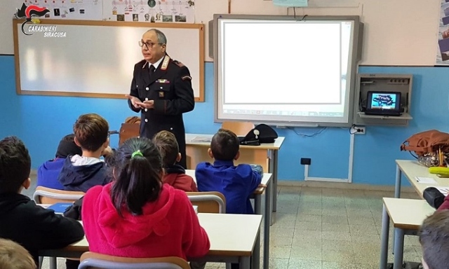 Carlentini, i Carabinieri incontrano gli studenti dell’Istituto Comprensivo “Carlo V”