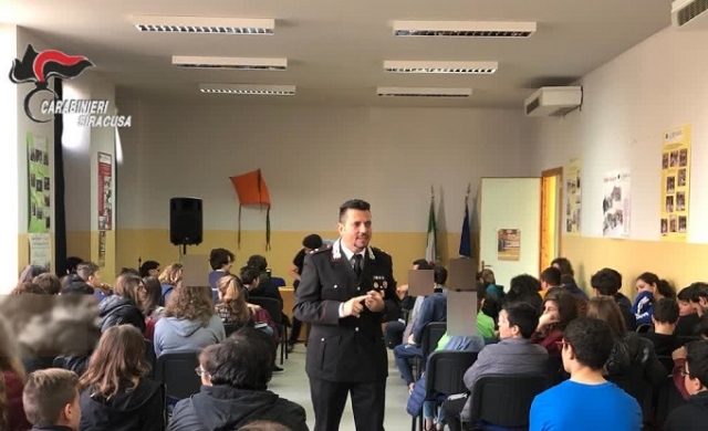 Palazzolo Acreide, i Carabinieri incontrano le terze classi della scuola media Vincenzo Messina