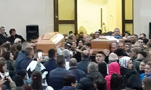 Siracusa, oggi l'ultimo addio a Benny Di Maria e Loris Fazzina: i due ragazzi uniti nella vita e nel triste destino della morte