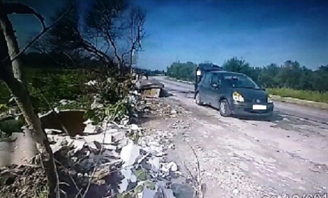 Siracusa, beccato a buttare spazzatura in strada: sanzionato