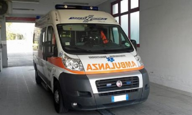 Nel Catanese, auto contro un muretto: muore un 16enne