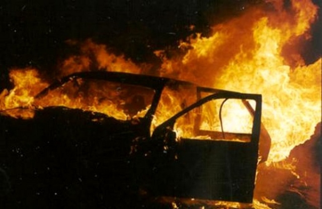 Siracusa, tentato incendio doloso di un auto: indagini