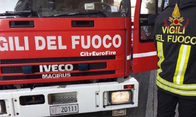 Siracusa, a fuoco un'abitazione abbandonata del Comune: indagini