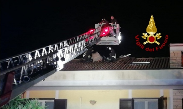 Siracusa, incendio alla canna fumaria di un camino: nessun ferito