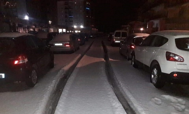 Sotto la neve Siracusa e provincia, strade ghiacciate e disagi