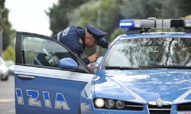 Siracusa, lite in famiglia: un uomo aggredisce anche la Polizia