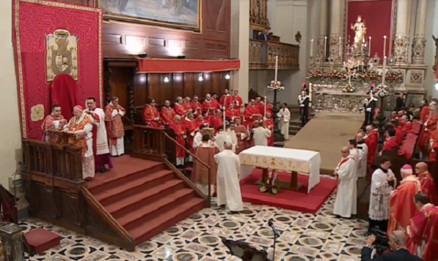 Siracusa, il pontificale del Cardinale Bassetti "Costruiamo la città dell'amore seguendo l'esempio di Lucia"