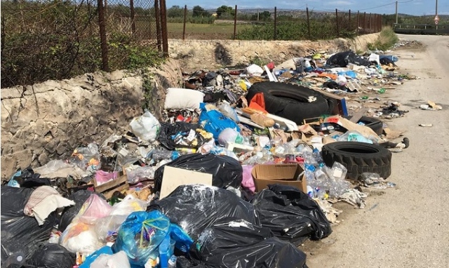 Noto, un giovane lancia l'iniziativa "Netturbini per un giorno". Il sindaco Bonfanti: "Io sto con lui"