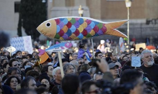 Raduno nazionale delle Sardine a Roma in Piazza San Giovanni