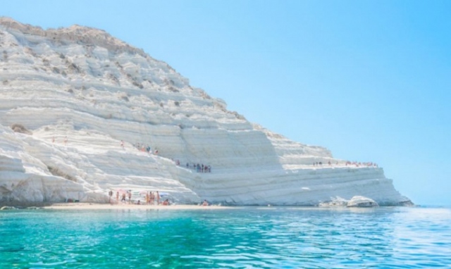 Nell'Agrigentino, la Scala dei Turchi si sta sbriciolando