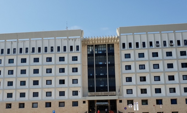 Siracusa, agenti delle Volanti eseguono un ordine di carcerazione da scontare in casa