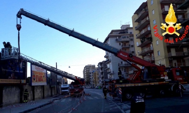 Siracusa, forti raffiche di vento: gran lavoro per i vigili del fuoco