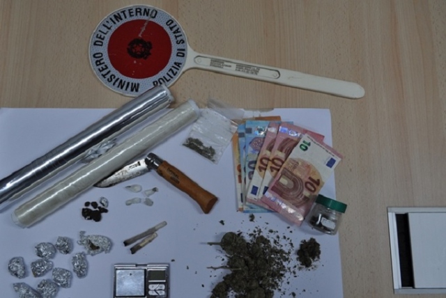 Avola, cocaina e marijuana in casa: arrestato un uomo