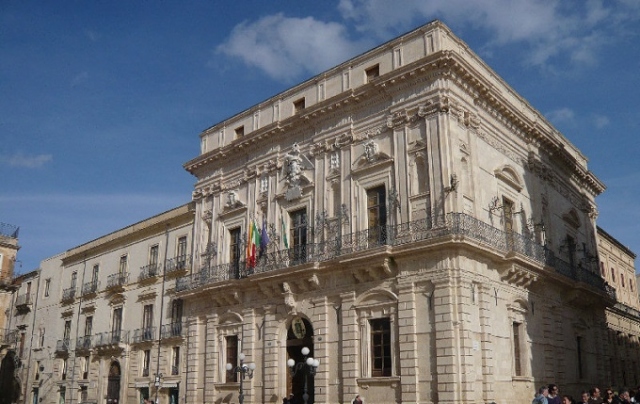 Siracusa, revocato finanziamento per fotovoltaico nelle scuole: il Comune deve restituire oltre 100mila euro