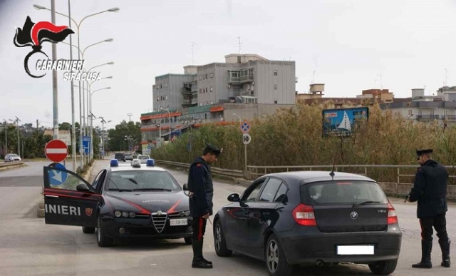Augusta, controlli su strada: sanzioni, ritiro patenti e sequestro sostanze stupefacenti