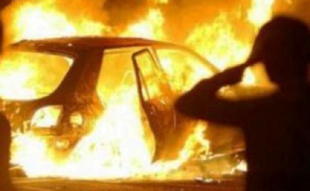 Siracusa, auto a fuoco in via Italia: indagini un corso