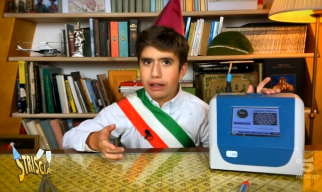 Inquinamento per le feste, l'inviato Leonardo Tiralongo a Striscia la Notizia