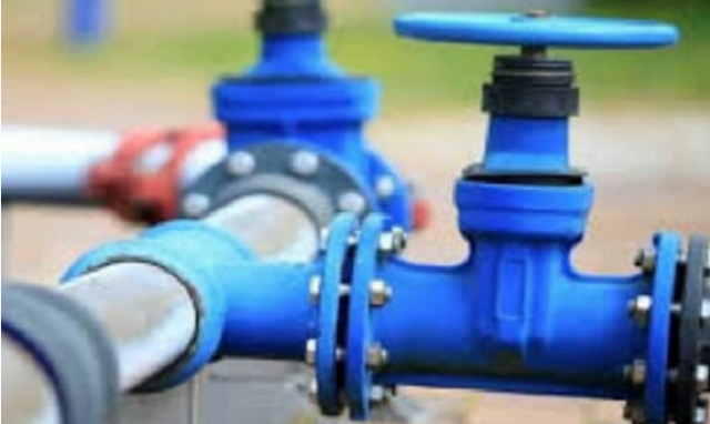 Augusta, crisi idrica nel centro storico: montaggio dell’elettropompa nella condotta di rinforzo