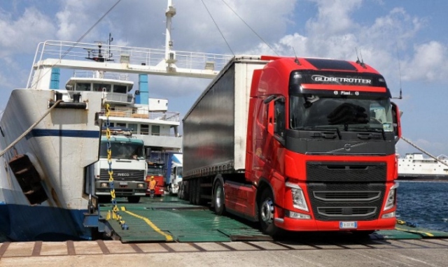 Scatta la protesta in Sicilia degli autotrasportatori