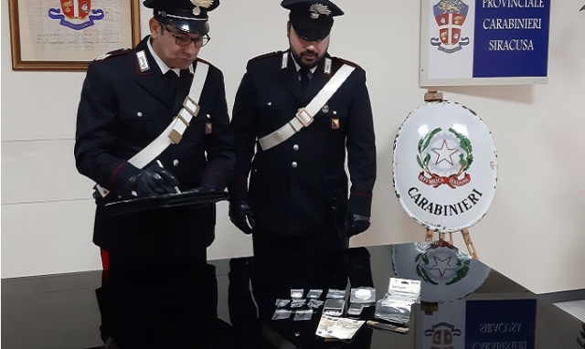 Siracusa, droga in casa: 20enne finisce ai domiciliari