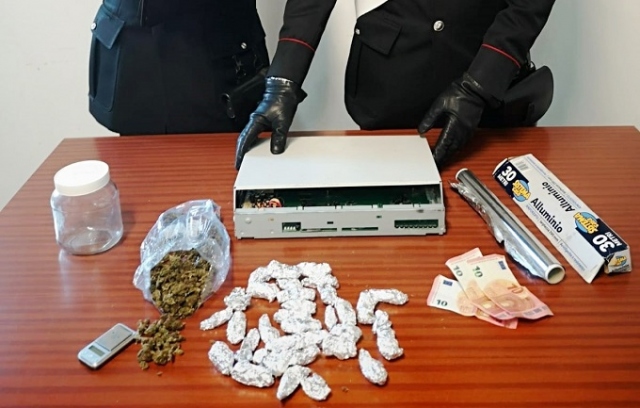 Floridia, nascondeva in casa marijuana pronta per lo spaccio: arrestato