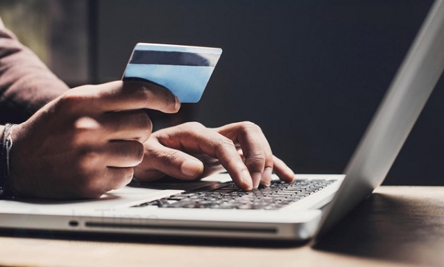 Augusta, acquisti con documenti di un'altra persona: denunciata una donna