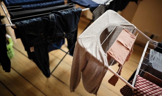 Noto, ruba indumenti dallo stendino della vicina di casa: denunciata