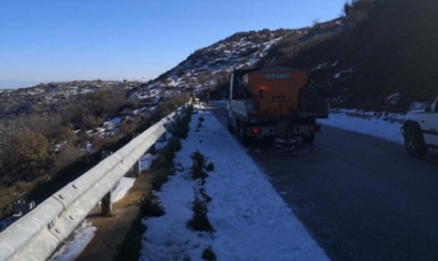 Forti raffiche di vento e temperature in picchiata, emergenza gelo sulle strade del Siracusano