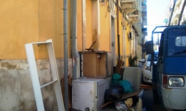 Siracusa, rifiuti ingombranti: sospeso il ritiro porta a porta e il conferimento nei CCR