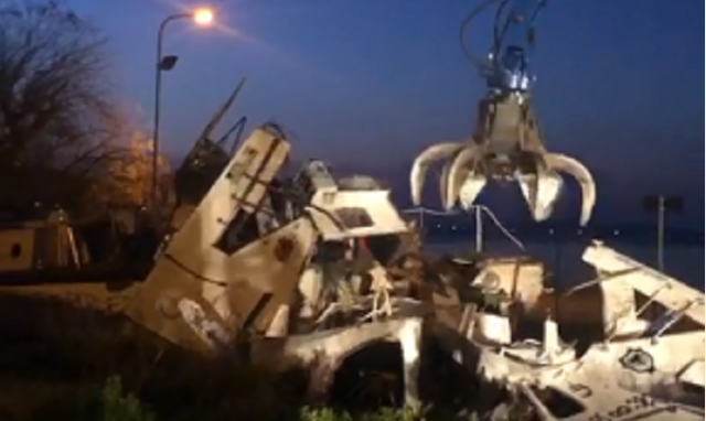 Siracusa,al via la rimozione della motovedetta abbandonata dal molo Sant'Antonio. IL VIDEO