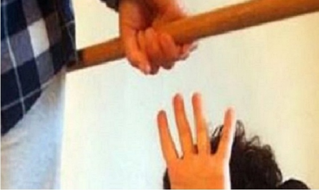 Siracusa, colpisce la compagna con un bastone e la minaccia con un coltello