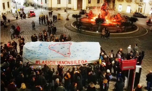 La staffetta delle Sardine, a Siracusa la mobilitazione in Piazza Archimede
