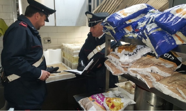 Siracusa, chiuso ristorante in Ortigia: sequestrati 75 chili di prodotti alimentari scaduti o privi di tracciabilità