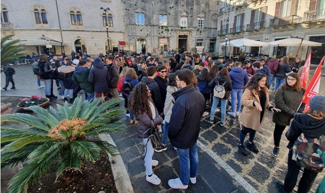 Siracusa, scuole al freddo: sit in degli studenti. Dal Commissario ex Provincia via libera a tavolo permanente sull'edilizia scolastica