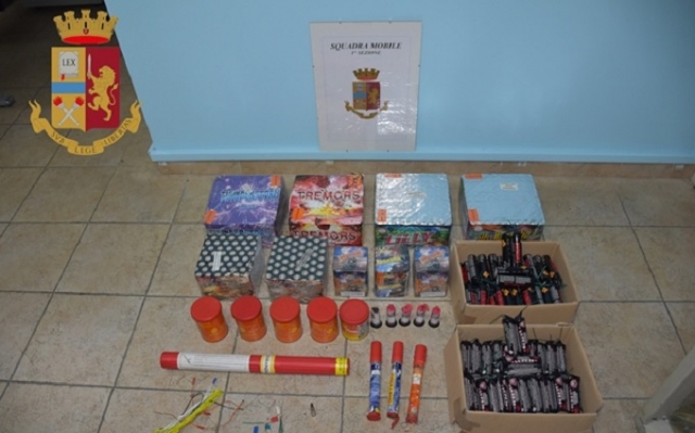 Siracusa, nascondeva in casa droga, piante di marijuana e 7 chili di artifizi esplodenti: arrestato 25enne. VIDEO