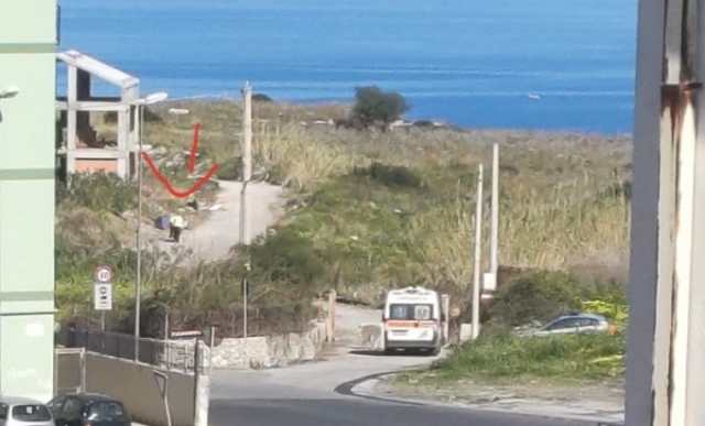 Siracusa, minaccia il suicidio in zona Tonnara: salvato dalla Polizia