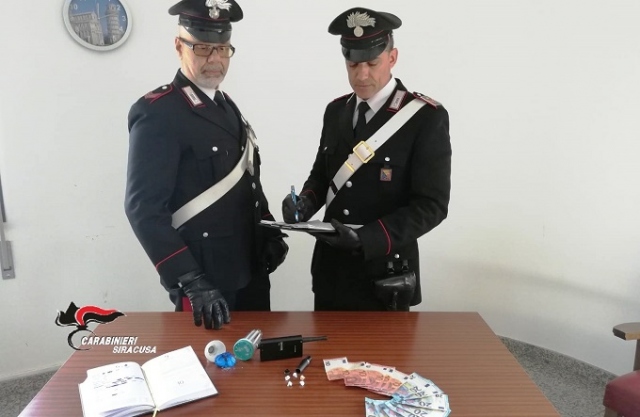 Floridia, cocaina in casa e microspie per controllare l'ingresso: arrestato un siracusano