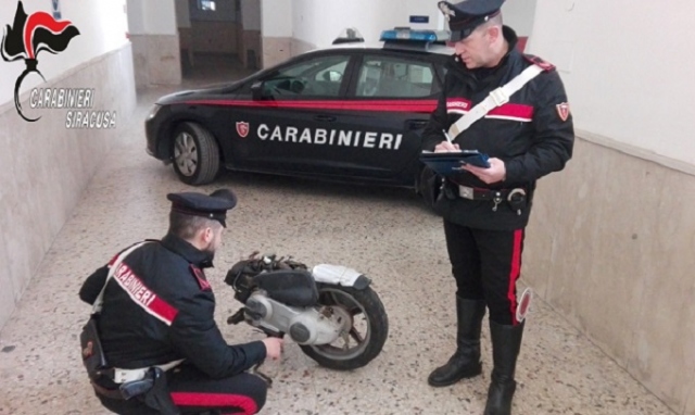 Carlentini, scoperto centro di stoccaggio per moto d'epoca rubate: una denuncia