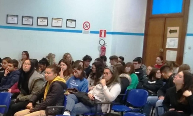 Siracusa, lotta alla droga nelle scuole: la Polizia municipale incontra gli studenti