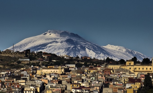 Intitolare una strada a Berlinguer e Almirante (anche insieme) a Sortino e Cassaro