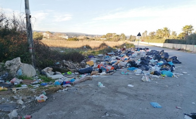 Siracusa, diserbo in Ortigia e Ognina: lotta agli sporcaccioni a Tivoli