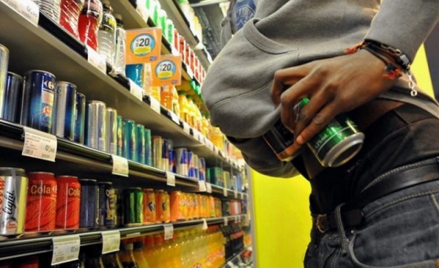 Augusta, ruba generi alimentari da supermercato: denunciato