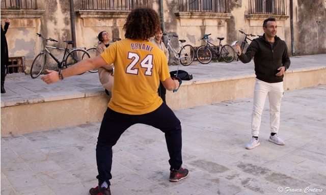 Siracusa, il campione mondiale di scherma Stefano Barrera insegna agli allievi dell'Inda