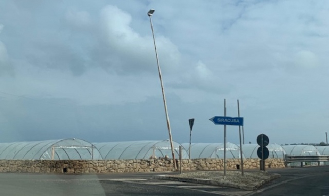 Siracusa, palo a rischio crollo in contrada Isola