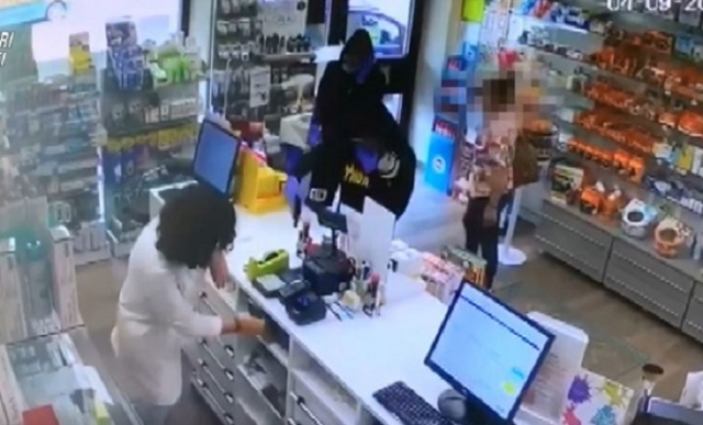 Siracusa, arrestato il presunto autore di una rapina alla farmacia di via Grottasanta