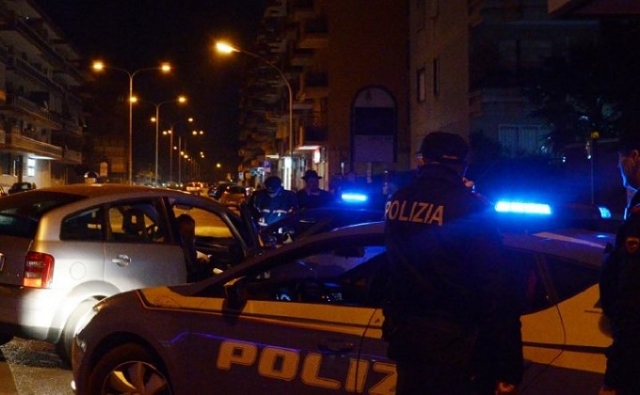 Siracusa, Poliziotti circondati e aggrediti ad un posto di blocco: denunciati in due