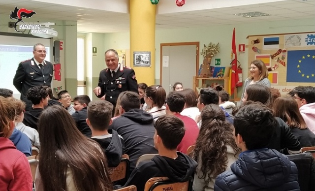 Siracusa, i Carabinieri incontrano di studenti dell’Istituto Comprensivo V. Brancati